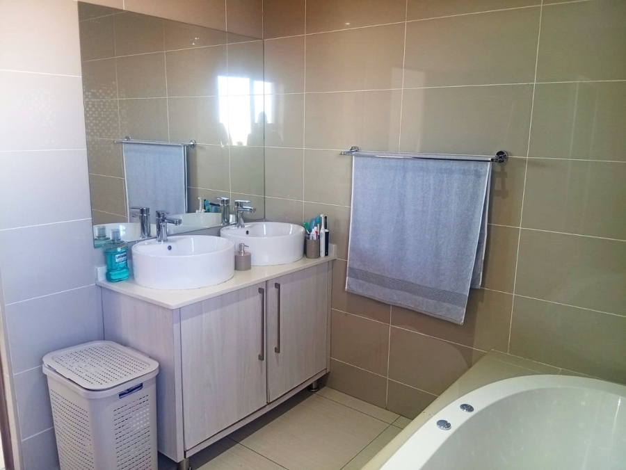 4 Bedroom Property for Sale in Heuwelsig Free State